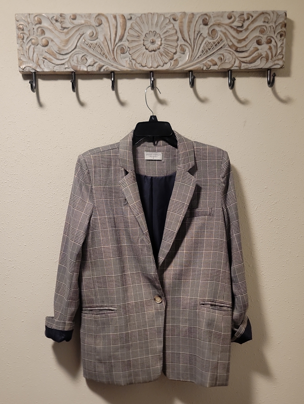 Dress Forum Beige and Navy Plaid Boyfriend Blazer With Pockets Sz M EUC